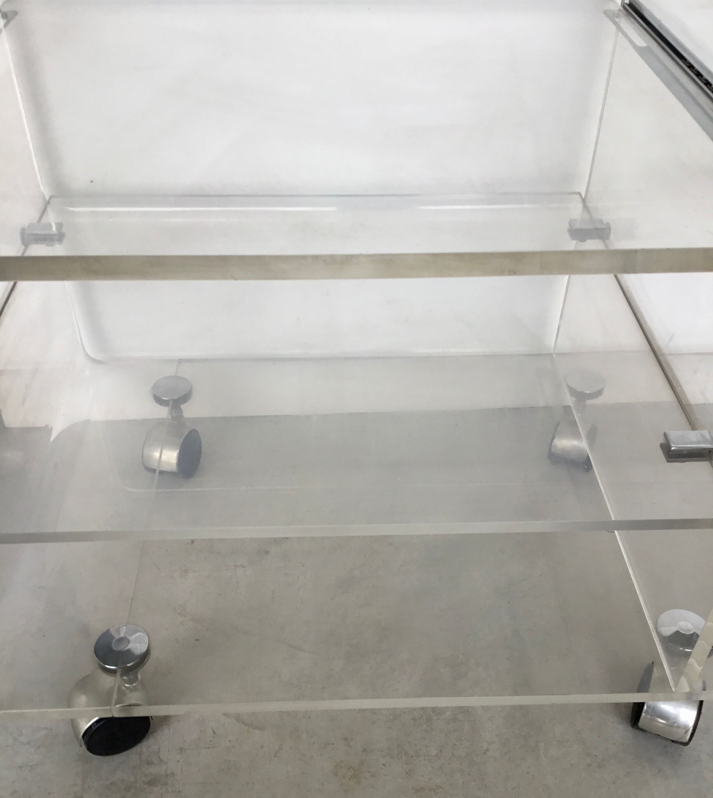 Hifi or tv furniture in plexiglass with wheels - design 1970 space-age