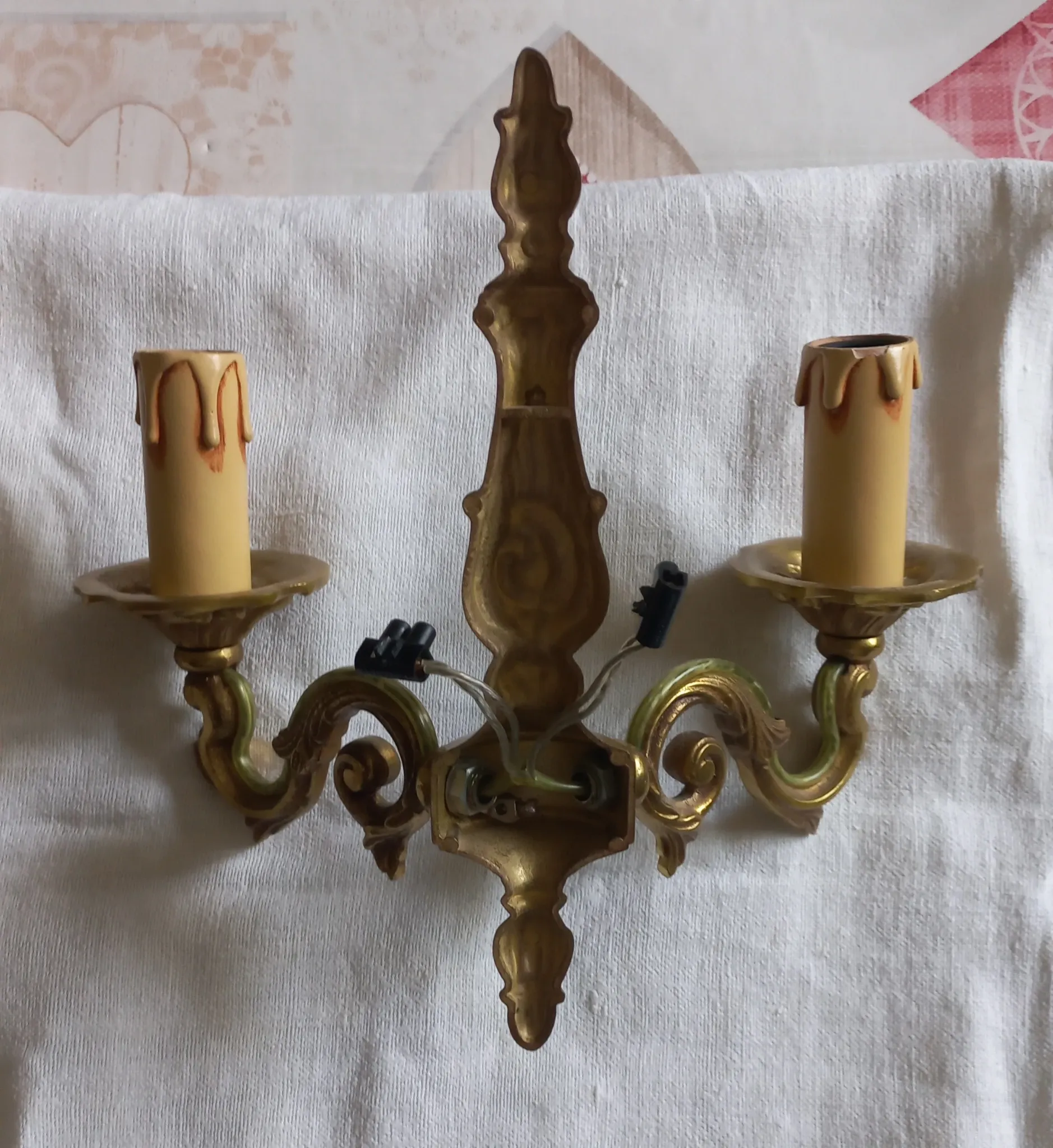 Set of two wall sconces