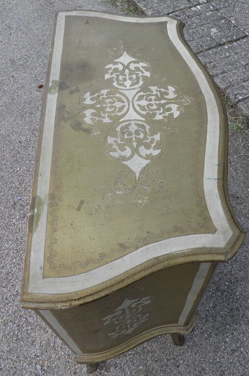 Commode en bois peint style renaissance italienne