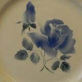 6 flat plates in Digoin Sarreguemines earthenware. Blue rose decoration.