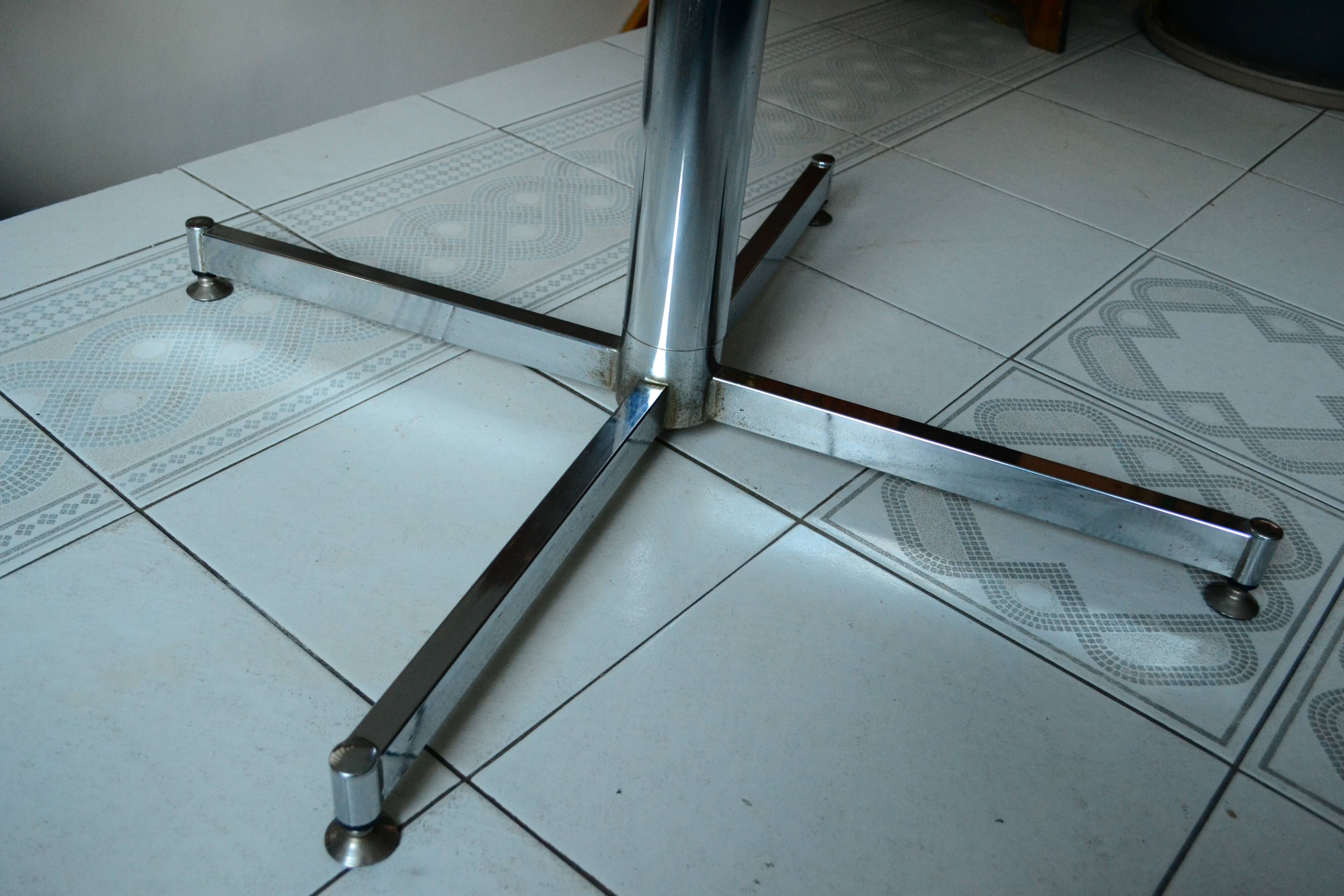 Formica roundtable 60/70