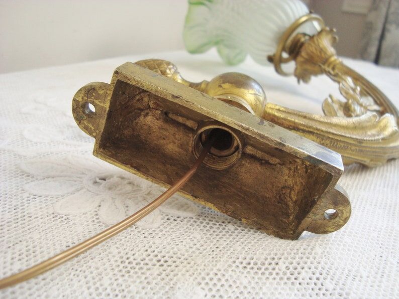 Bronze wall lamp with green tulip