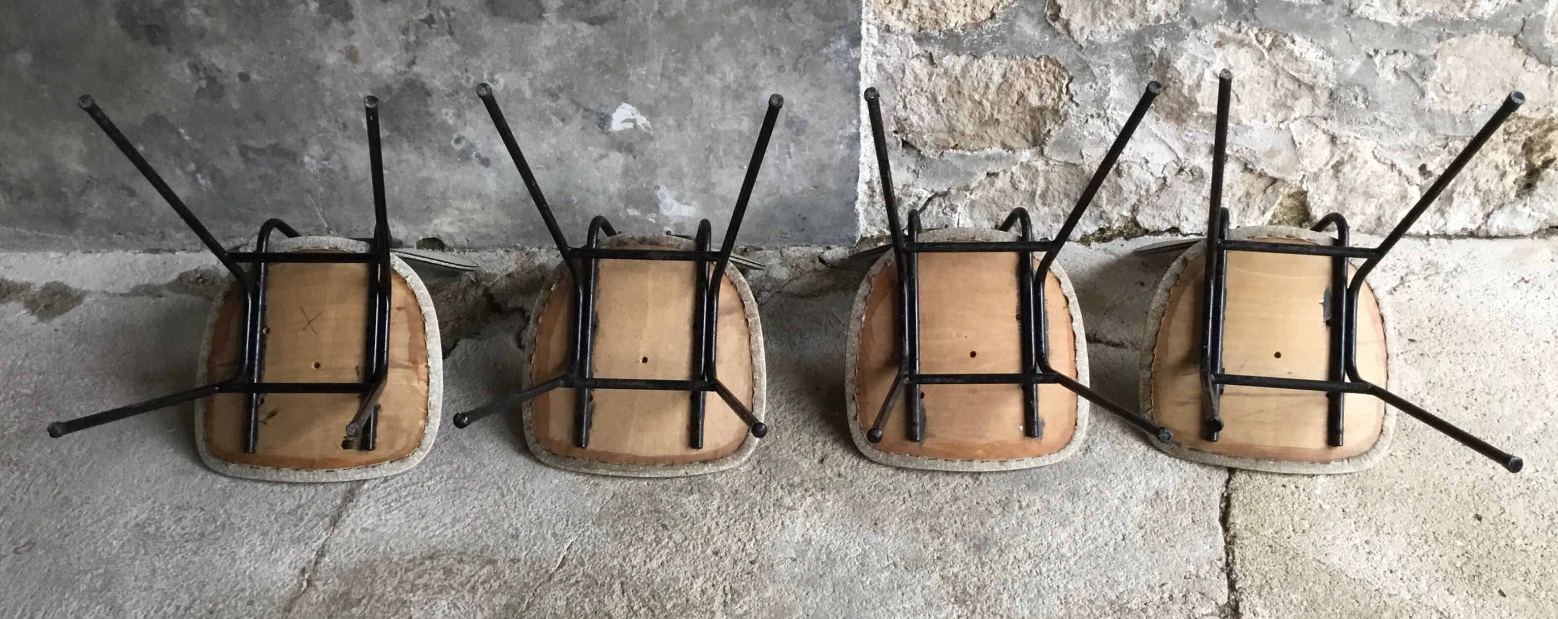 Set of 4 vintage chairs black tubular base 1950