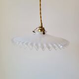 Serrated opaline suspension