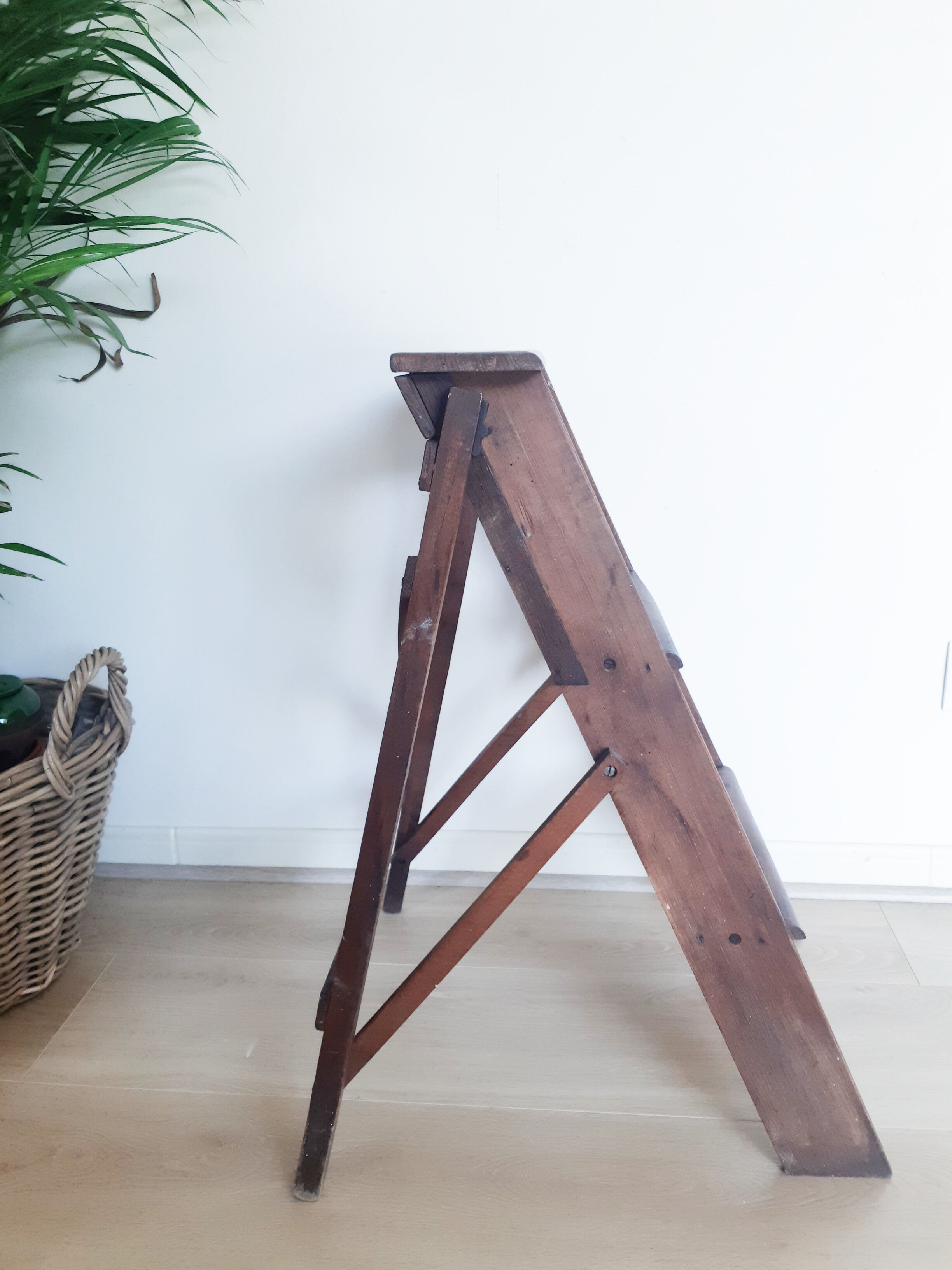 Library stepladder , ladder , 3 steps