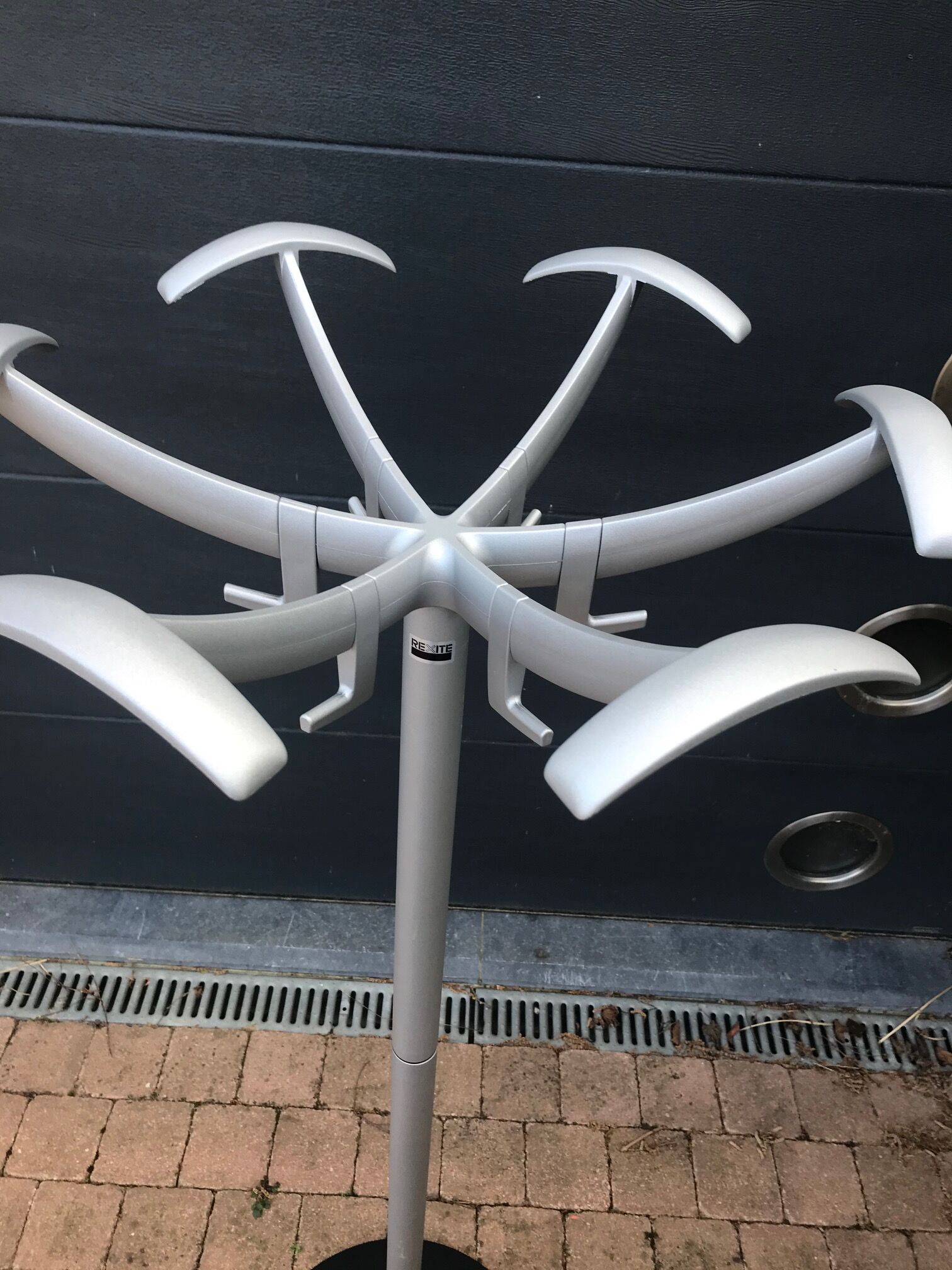 Porte manteau de Roberto Barbieri modele Doppiopetto par Rexite Milano Italie