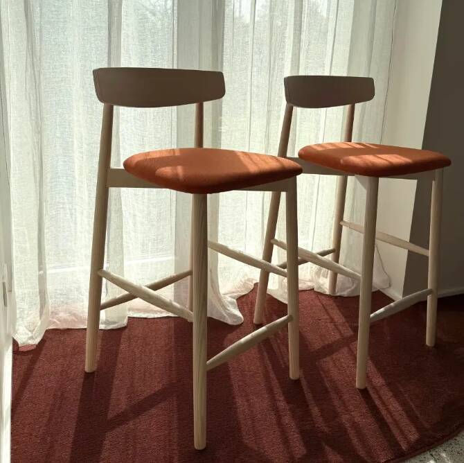 Miniforms - set of 2 high chairs in wood and "claretta" fabric by Miniforms.