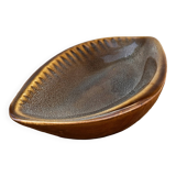 Porcelain ashtray in the shape of a leaf, designed by A. Sadulski, Mirostowice, 1970s.