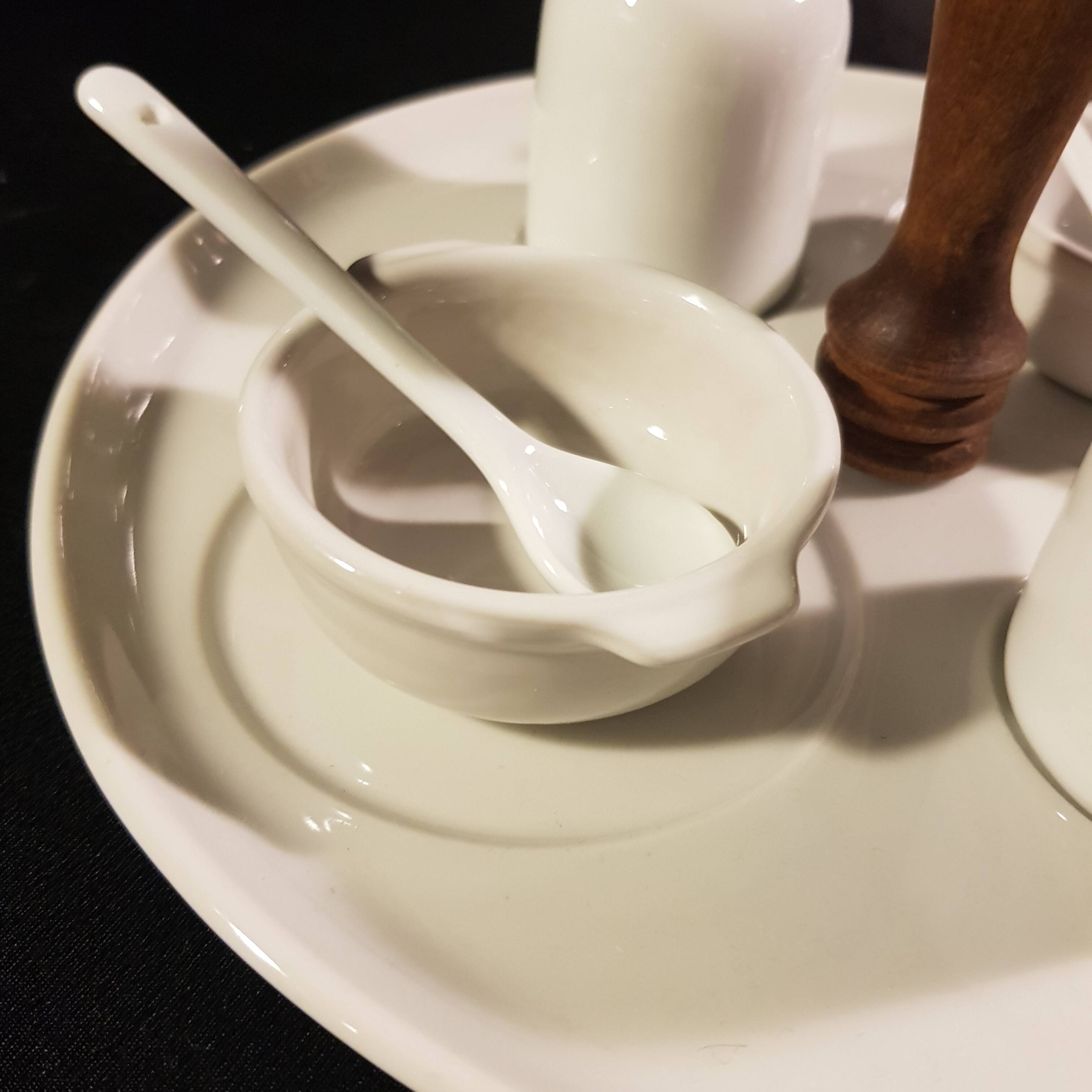 Spice and condiment server