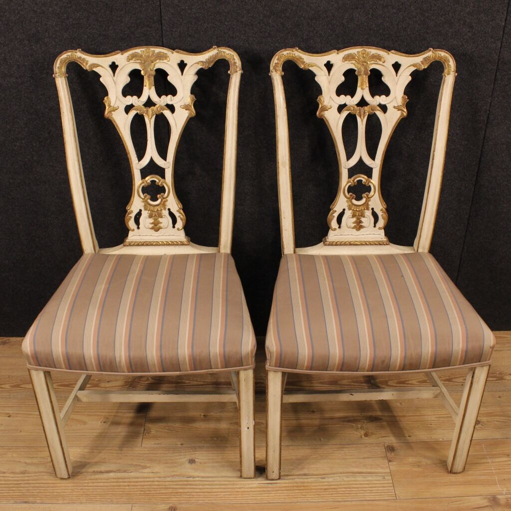Paire de chaises italiennes laquées et dorées