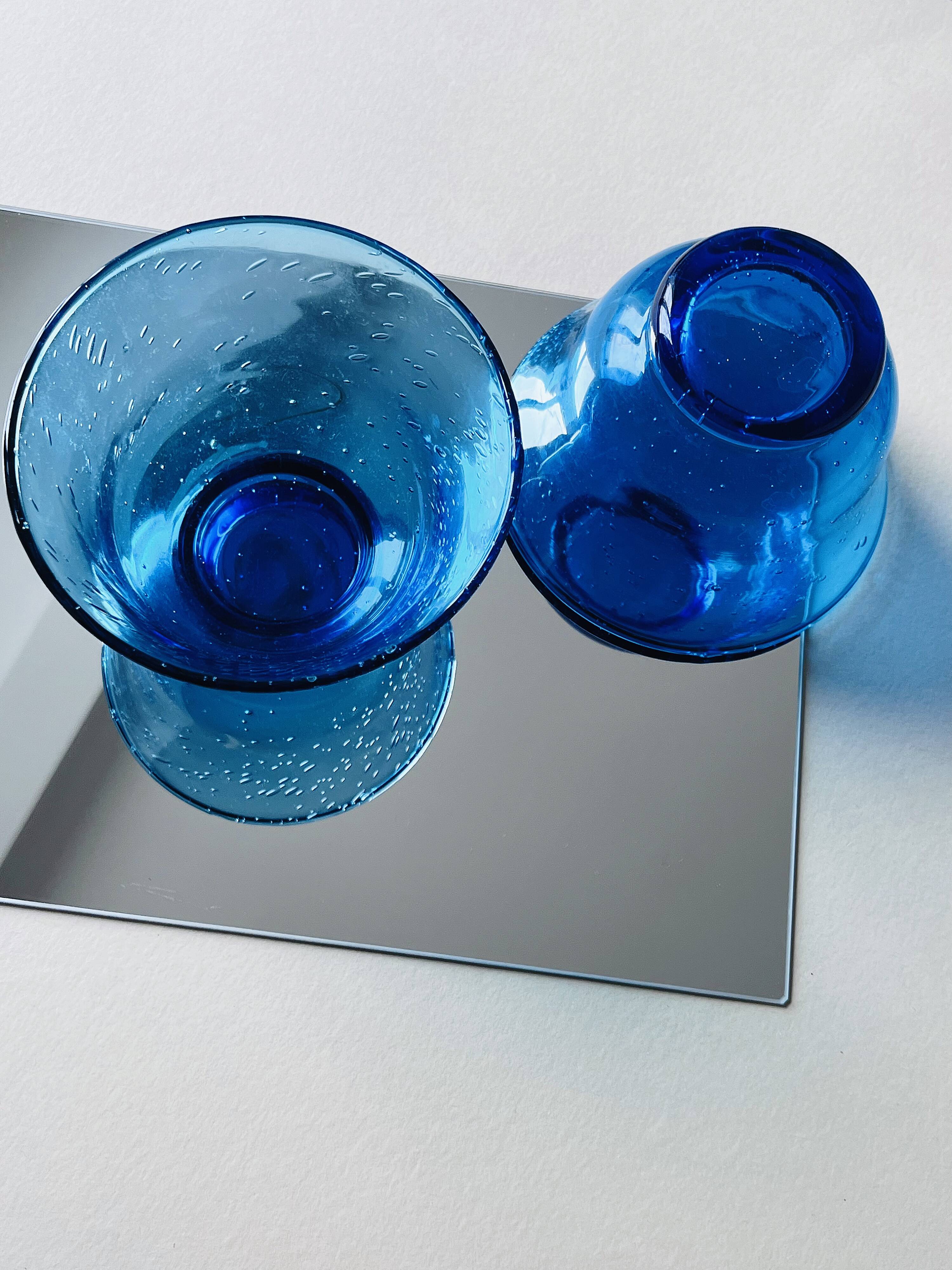 Blown glass bowl with fine bubbles