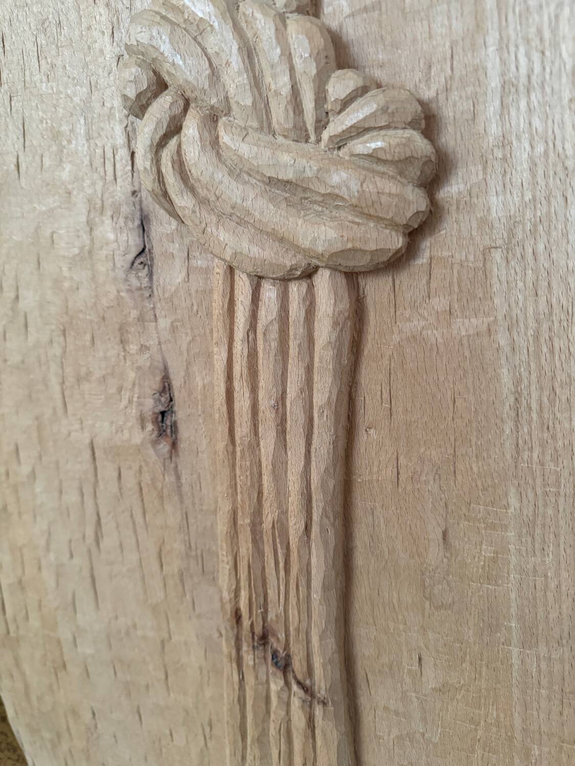 Sculpture bas relief noeud bois