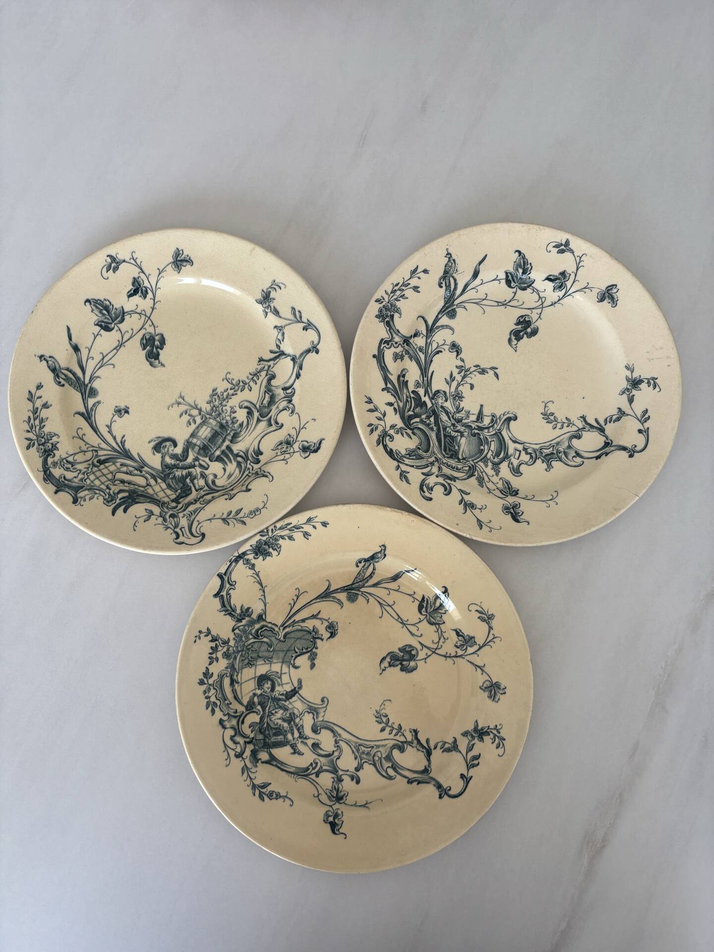 Lot of 3 flat plates, ironstone, Jules Vieillard, model St Buveurs B.