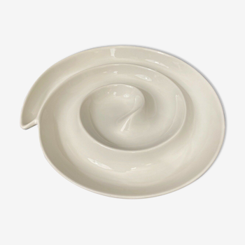 Aperitif dish in the shape of a snail by Arc International