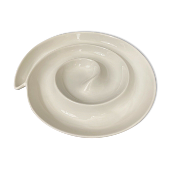 Aperitif dish in the shape of a snail by Arc International