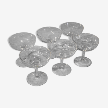 6 coupes à champagne en verre gravé A182/3