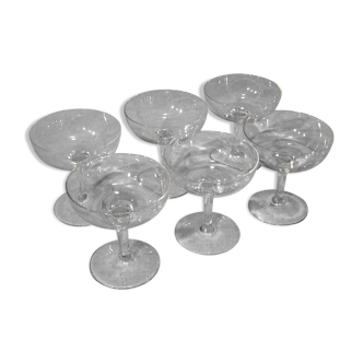 6 coupes à champagne en verre gravé A182/3