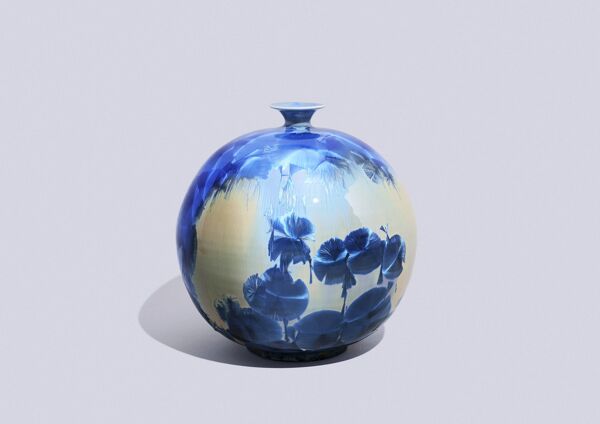 Vase japonais en porcelaine à glaçure crystalline bleue