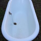 Cast iron bathtub on legs