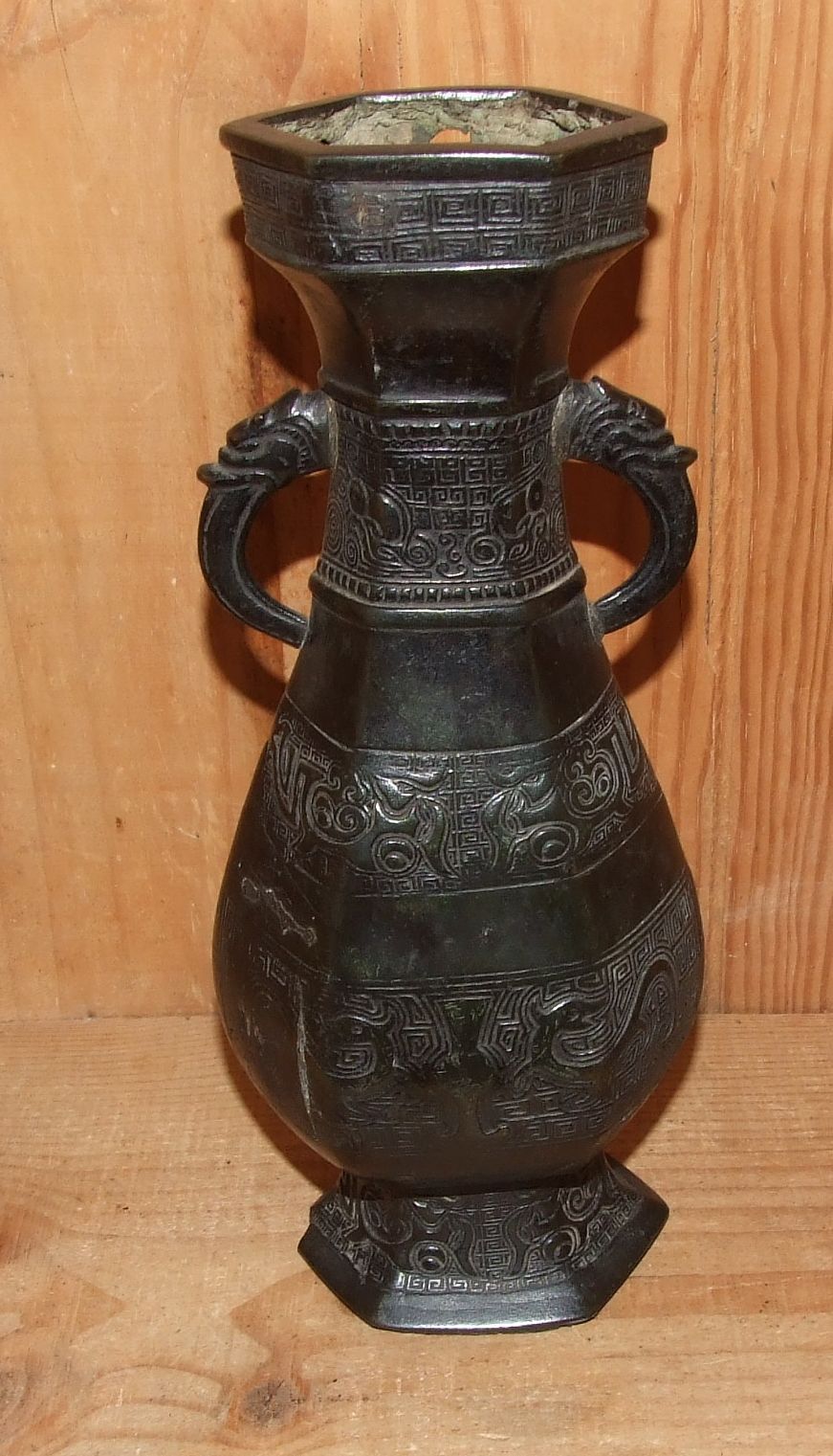 Bronze vase Ming China XV/17th