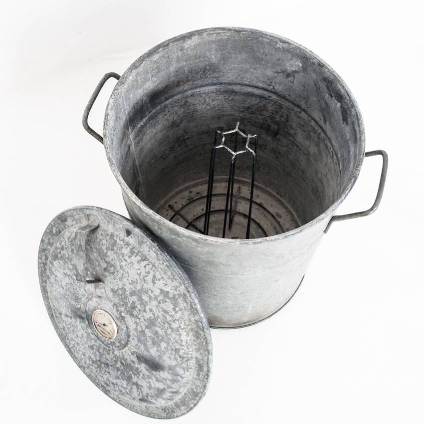 Vintage zinc canning bucket. Can be used as a wastepaper basket. 1940s