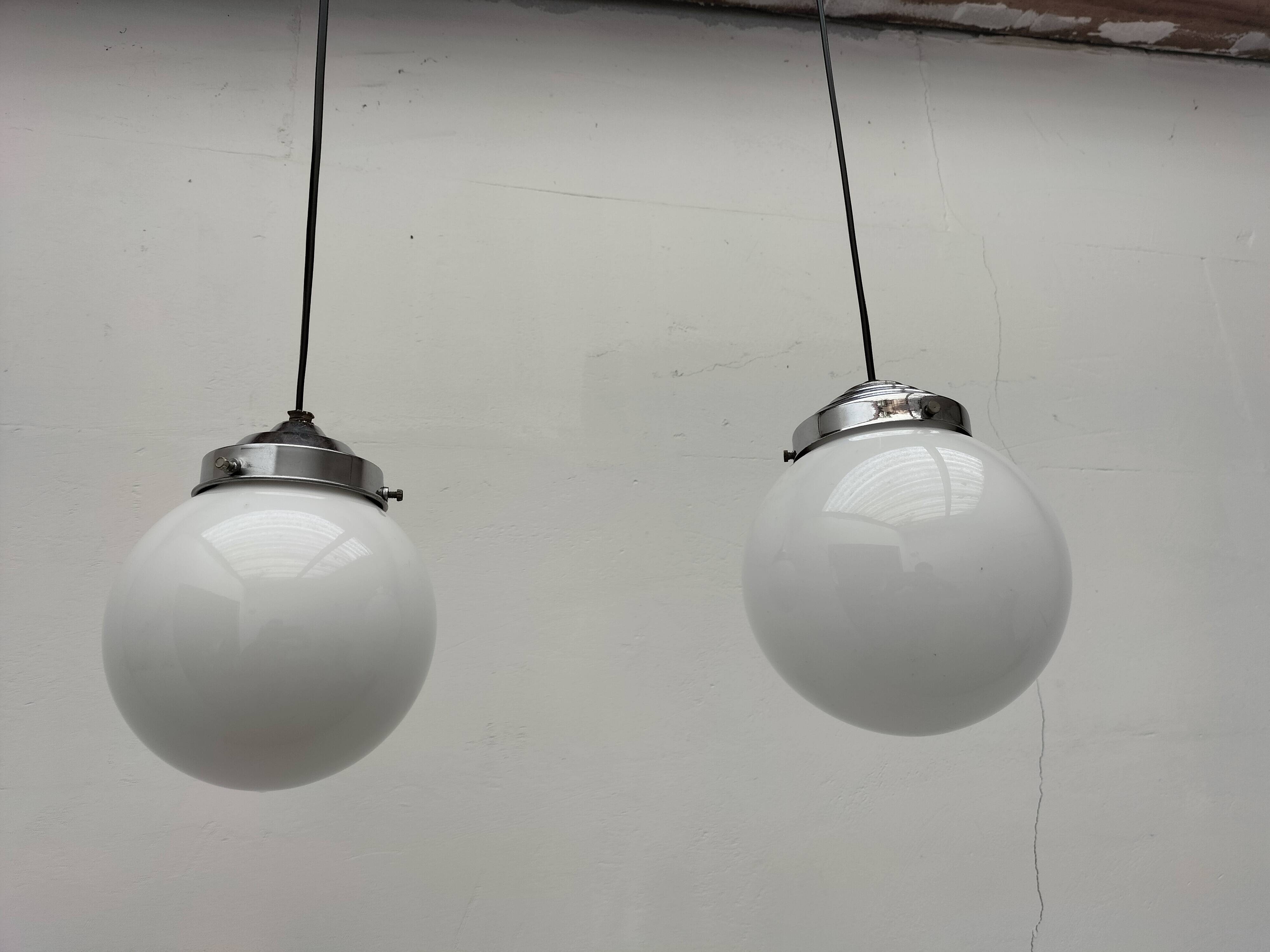 Opaline ball suspensions