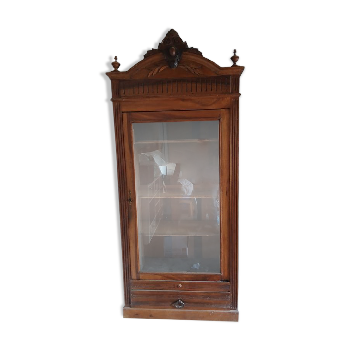 Antique bonnetière