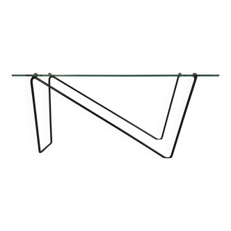 Superb asymmetrical coffee table AIRBORNE 1950s glass and lacquered metal.