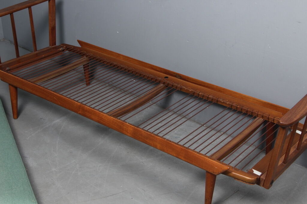Daybed for France & Son