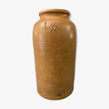 Pot / vase in brown sandstone