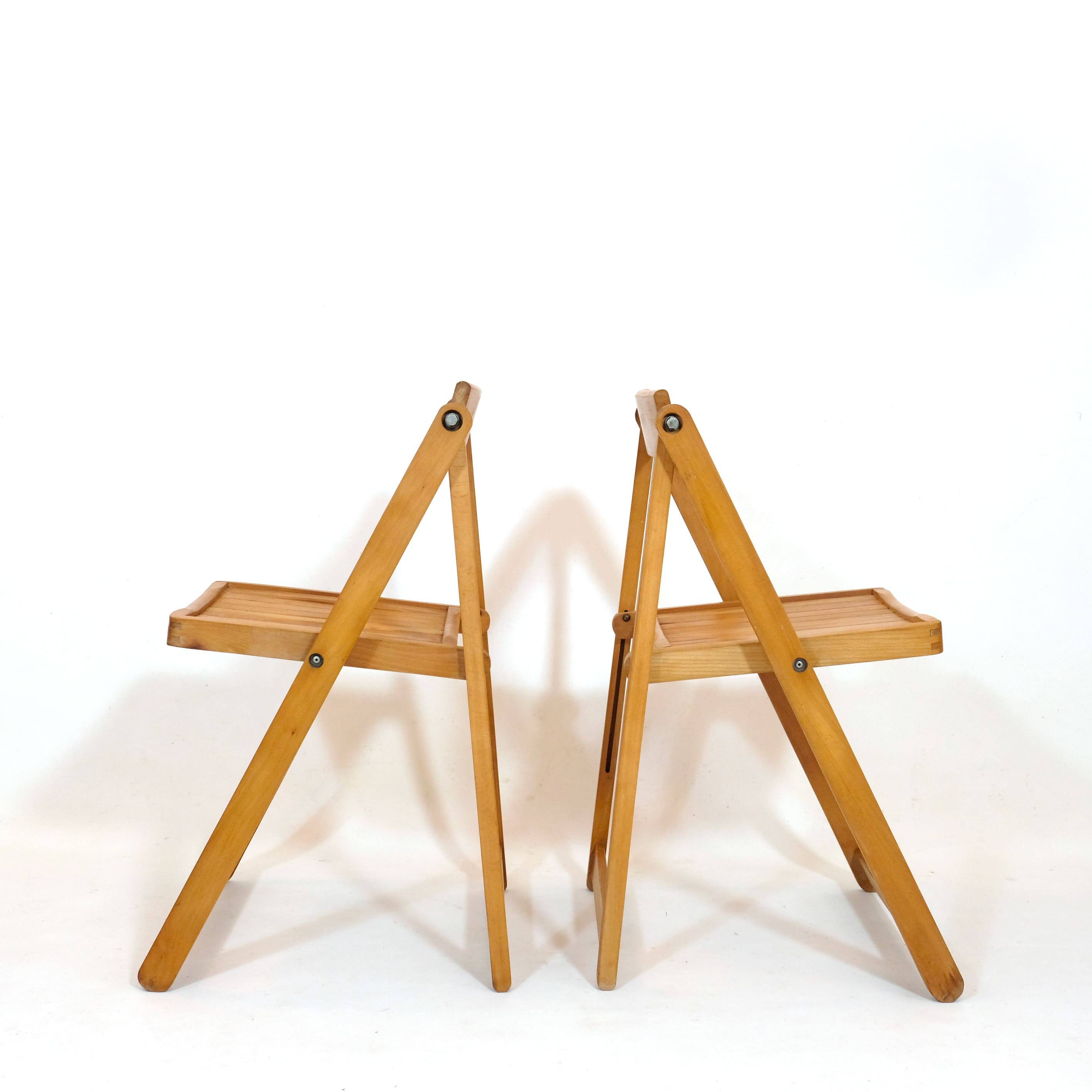 Pair of wooden folding chairs from the 80s.