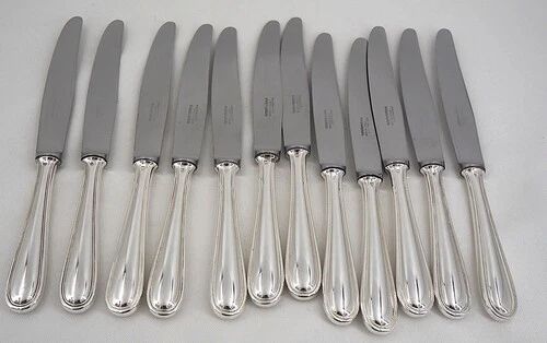 François Frionnet, 12 couteaux de table en métal argenté, filet simple, Albi.