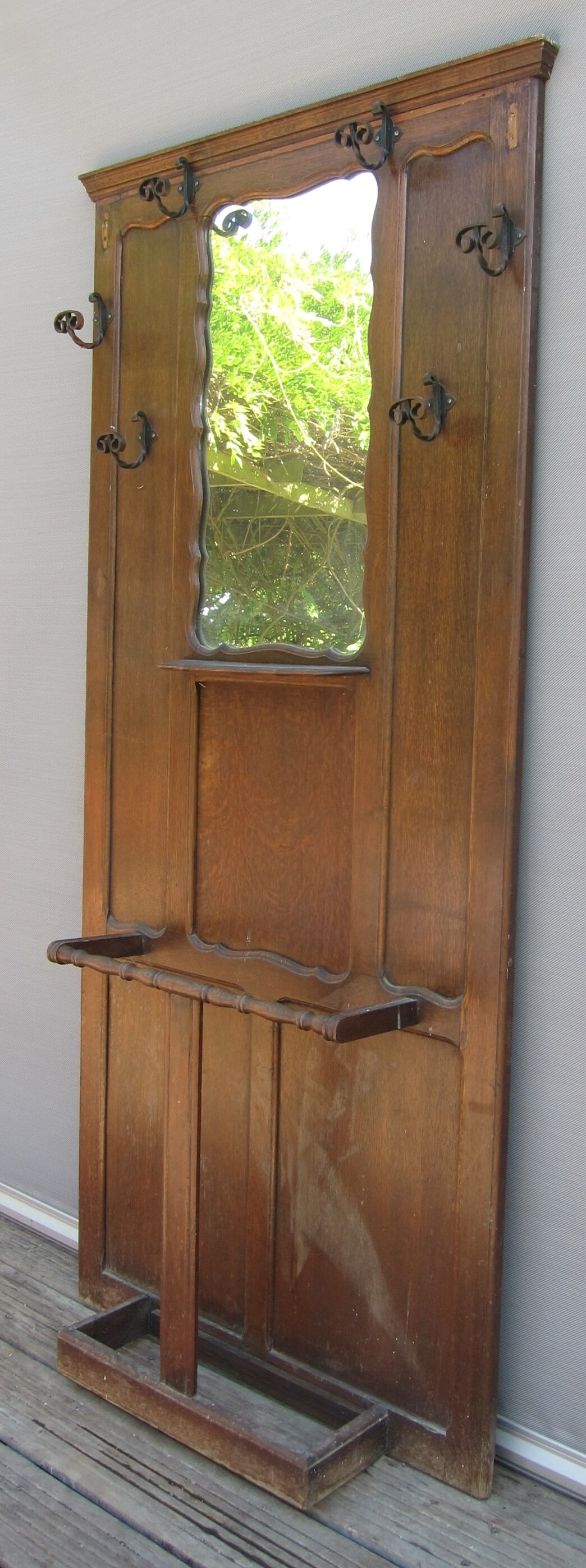 Locker room wall Tavern