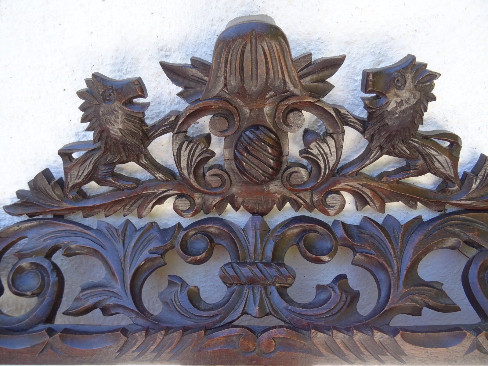 Miroir sculpté fronton lions
