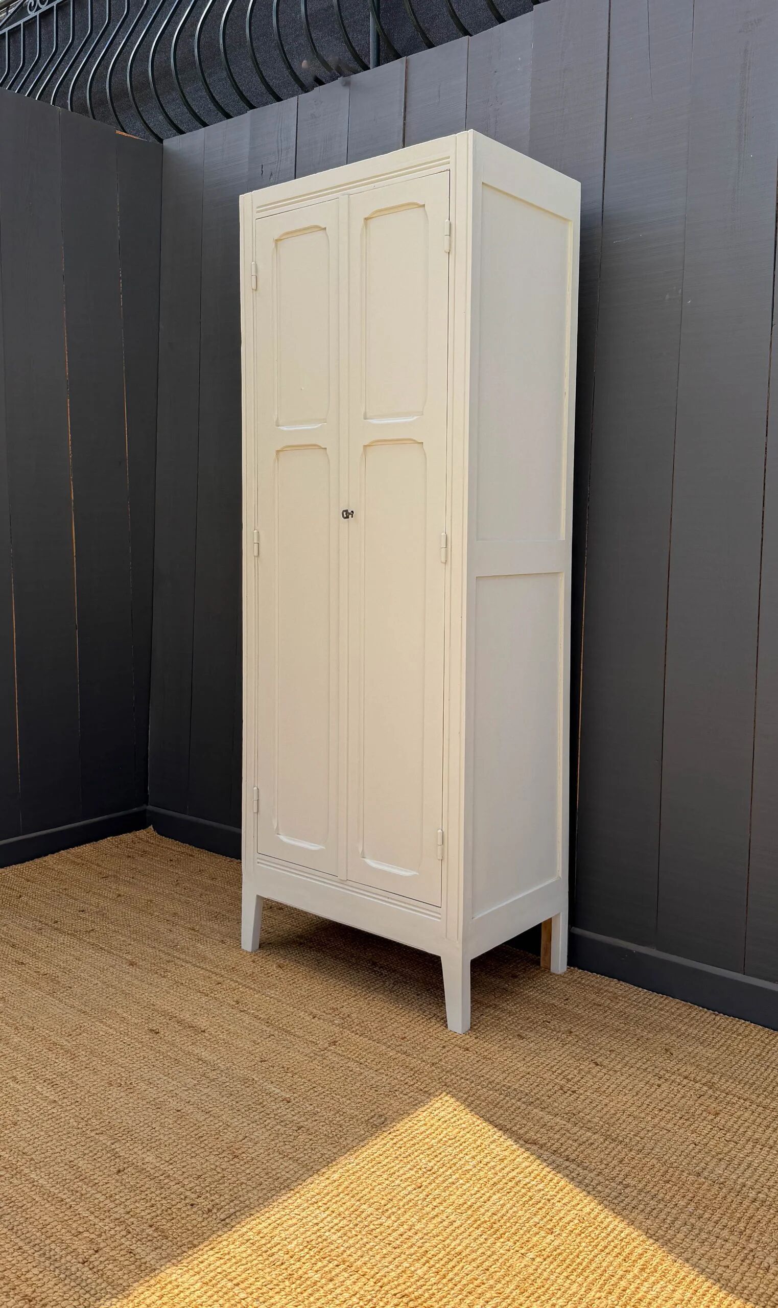 Armoire parisienne