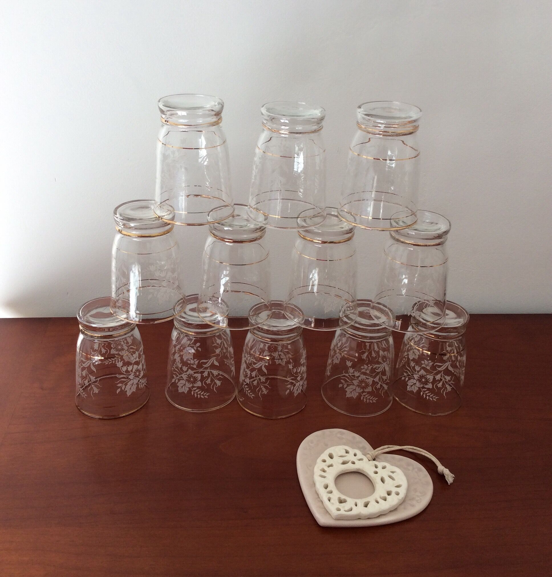 Set of 12 glasses decorations relief white and golden edging - vintage