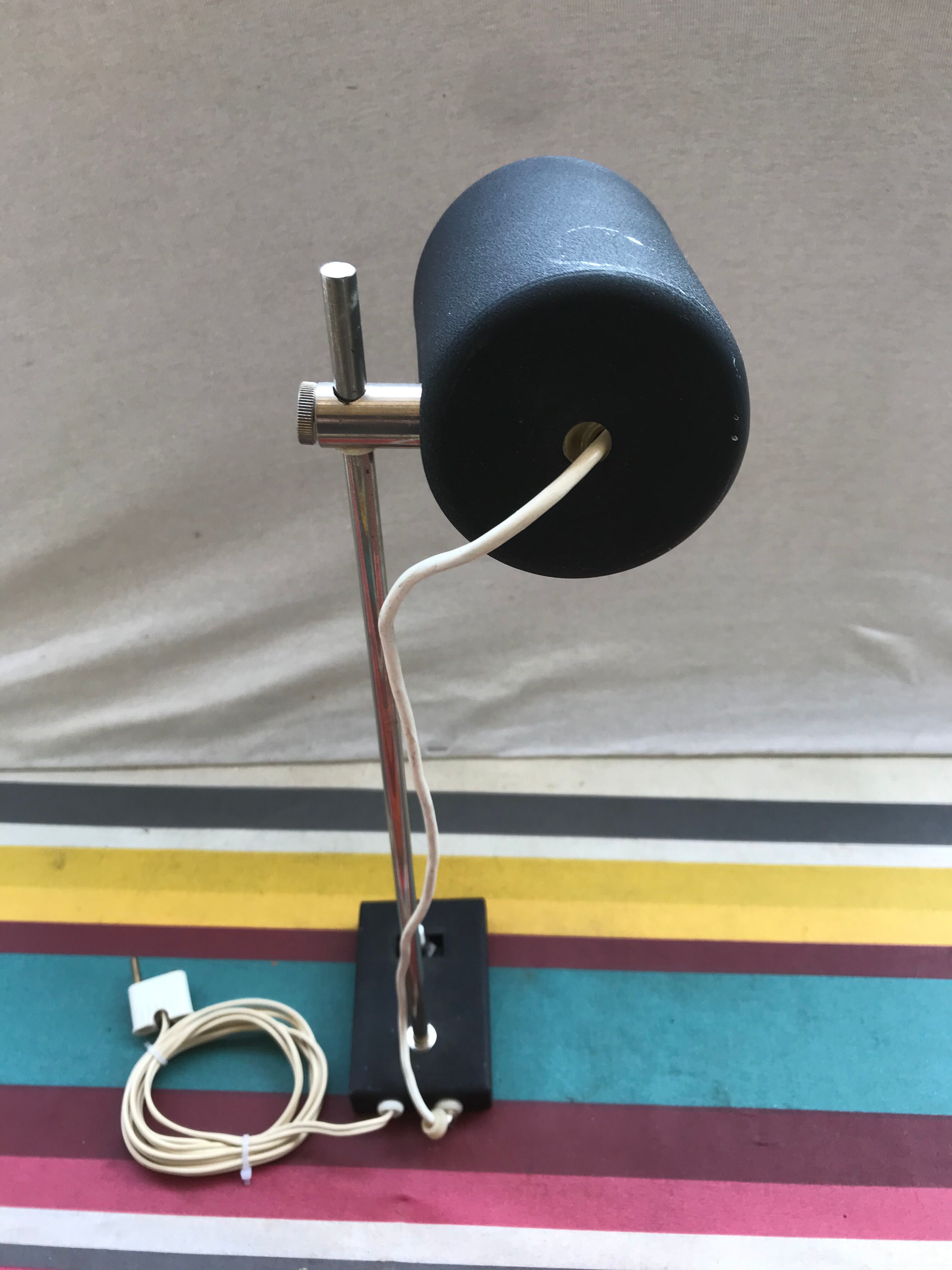 Black metal table lamp