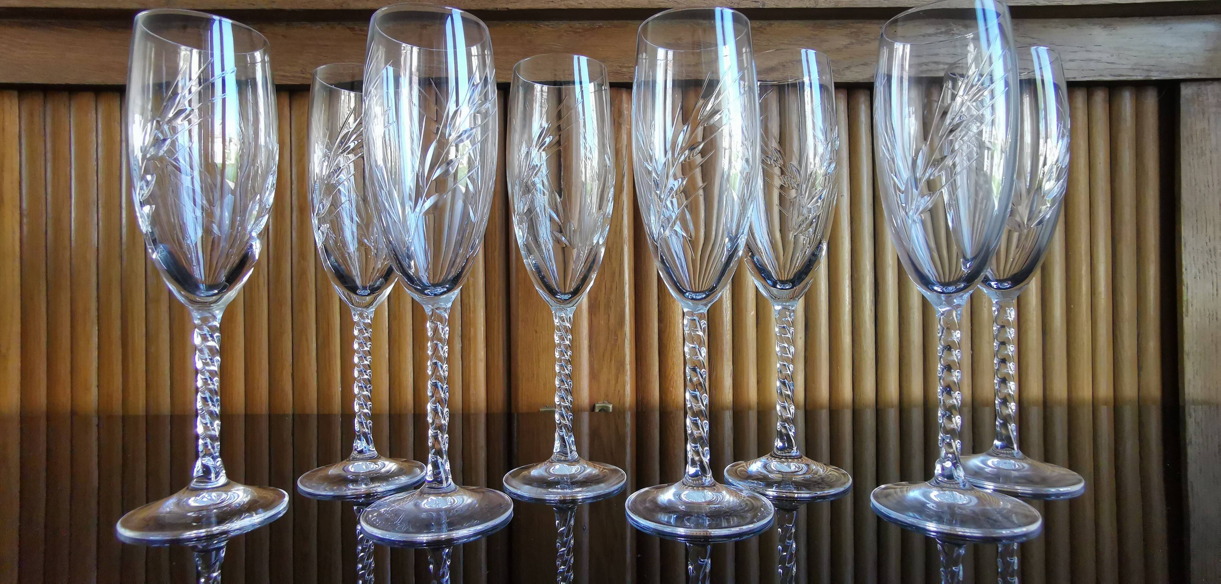 Lot 8 flûtes à champagne cristal taillé pied torsadé epis cristal d'arques