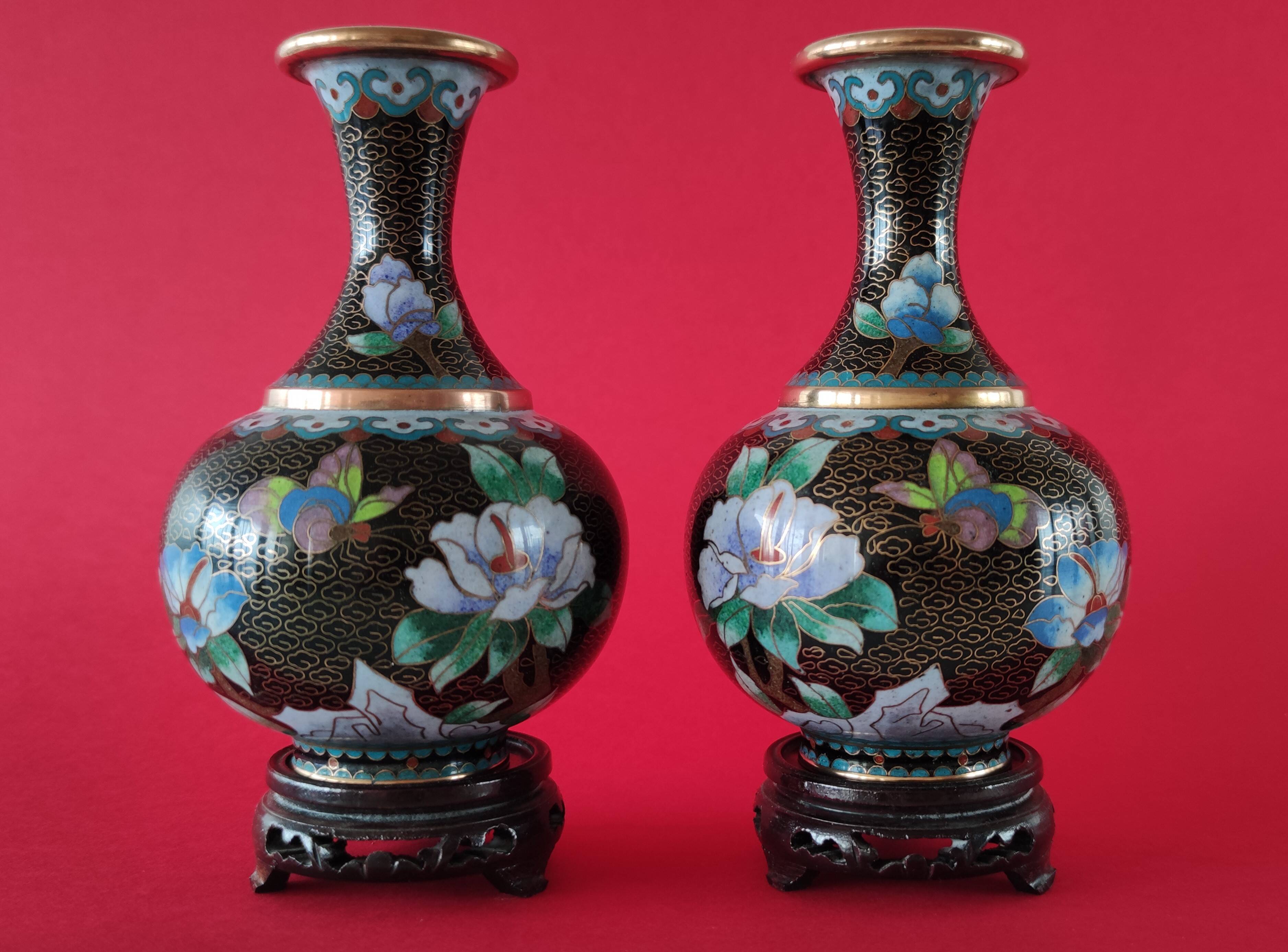 Pair of vintage cloisonné enamel vases from the 20th century H19 cm