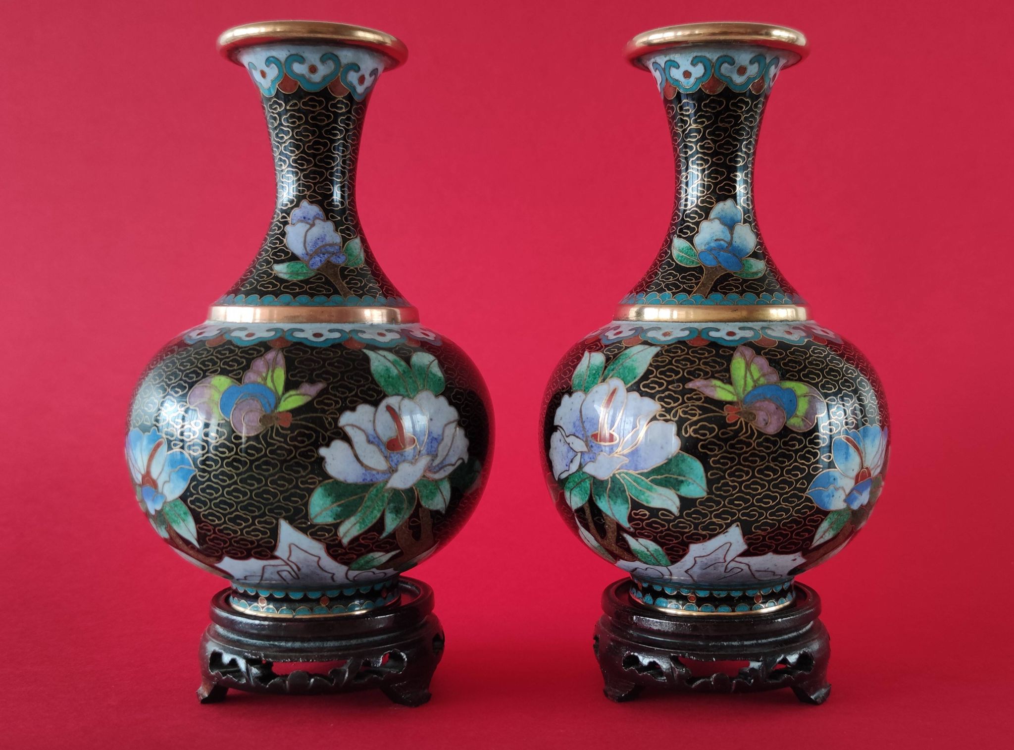 Pair of vintage cloisonné enamel vases from the 20th century H19 cm