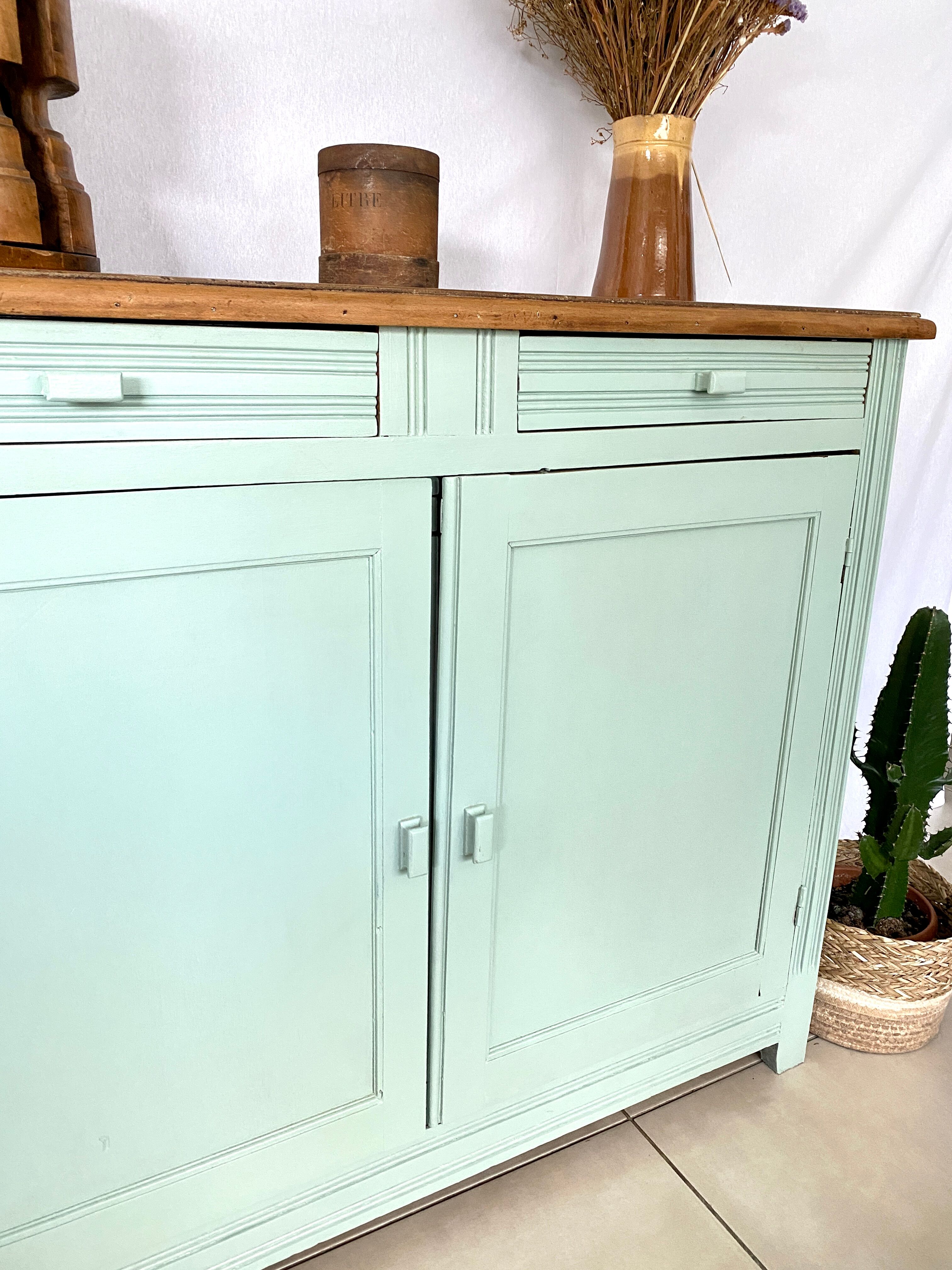 Green Parisian buffet mint