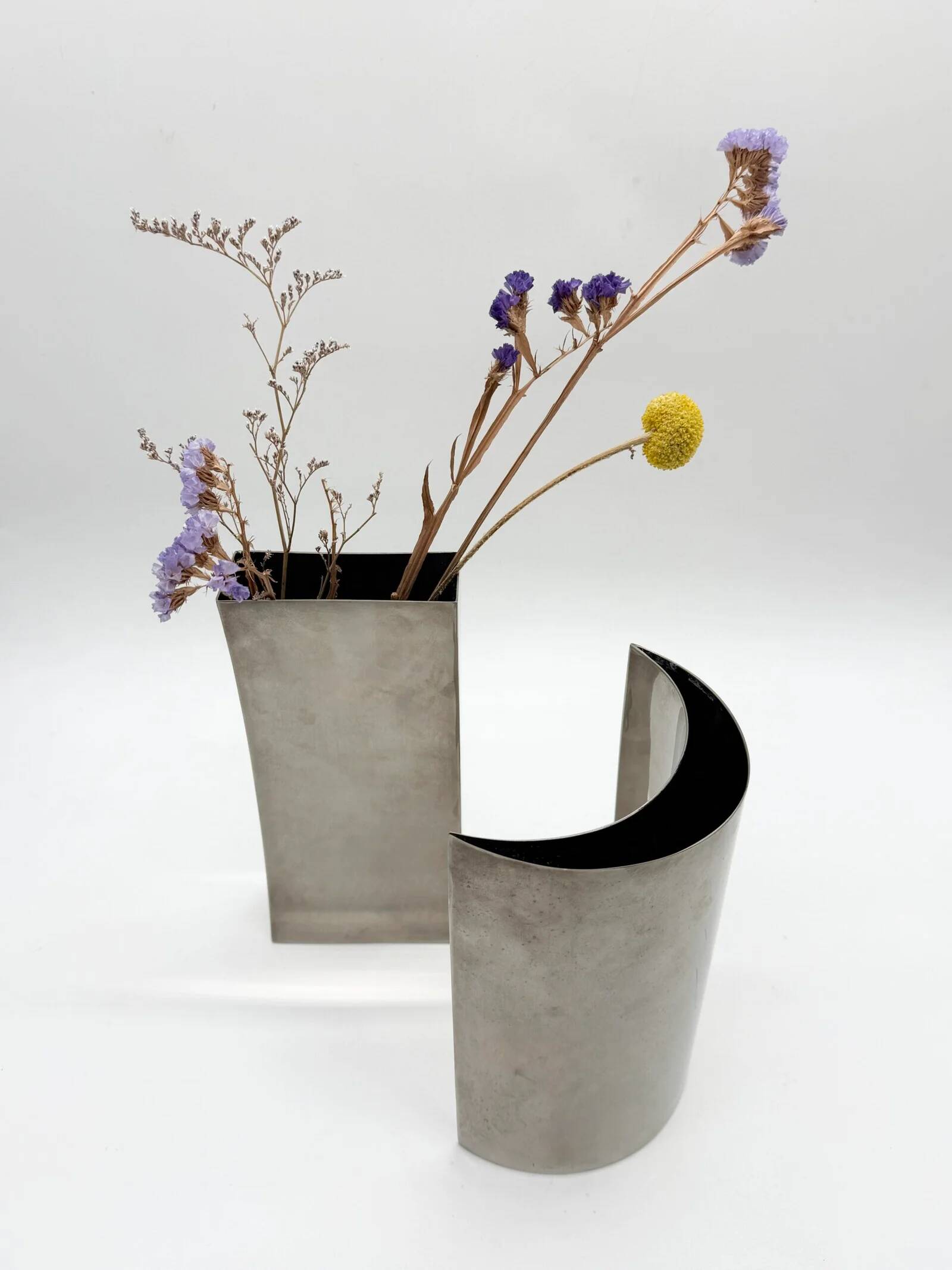 Paire de vases sculpturaux en aluminium, 1980s