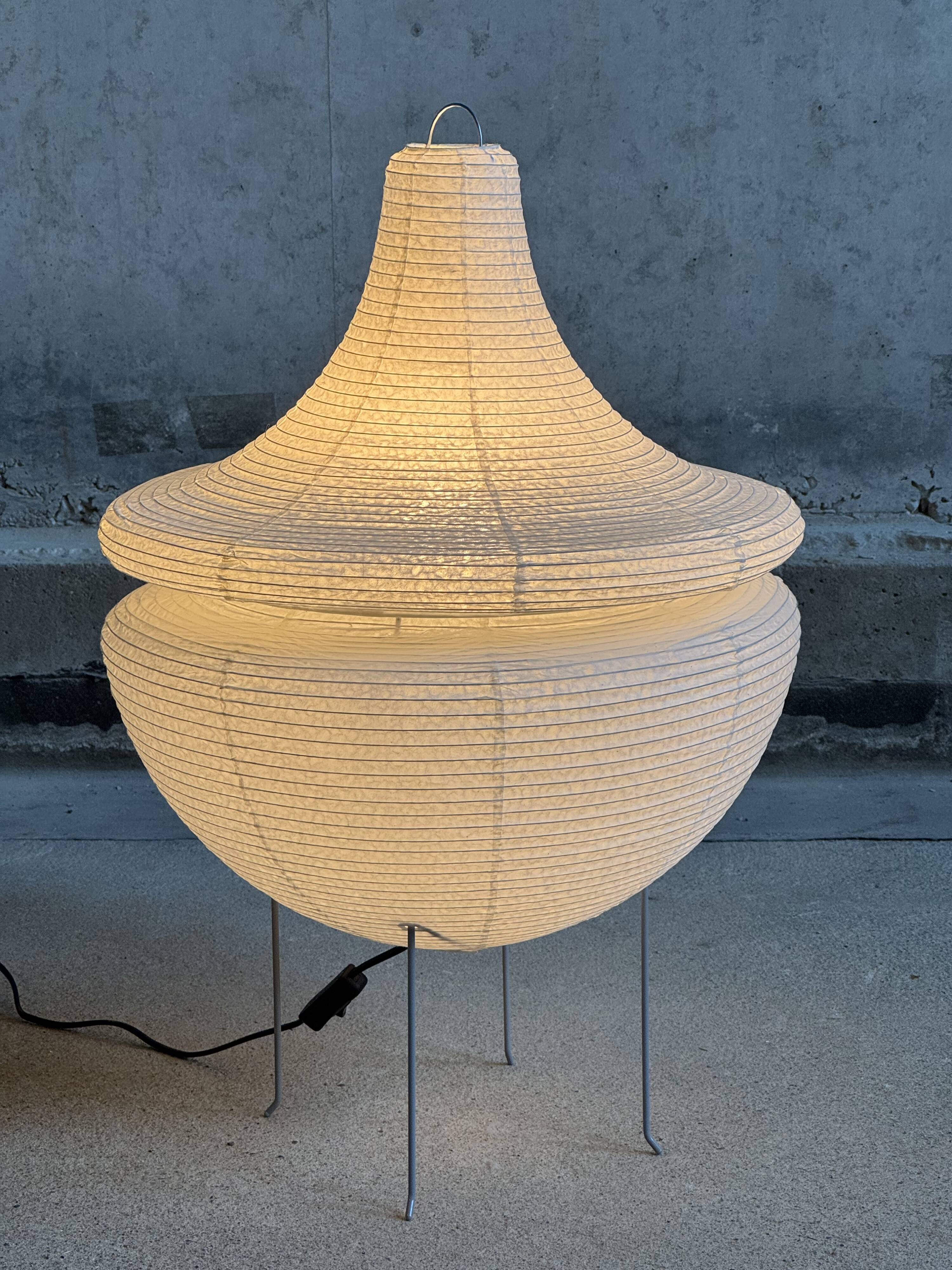 Lampe en papier japonais fait main Hayasi Kogei, Fores