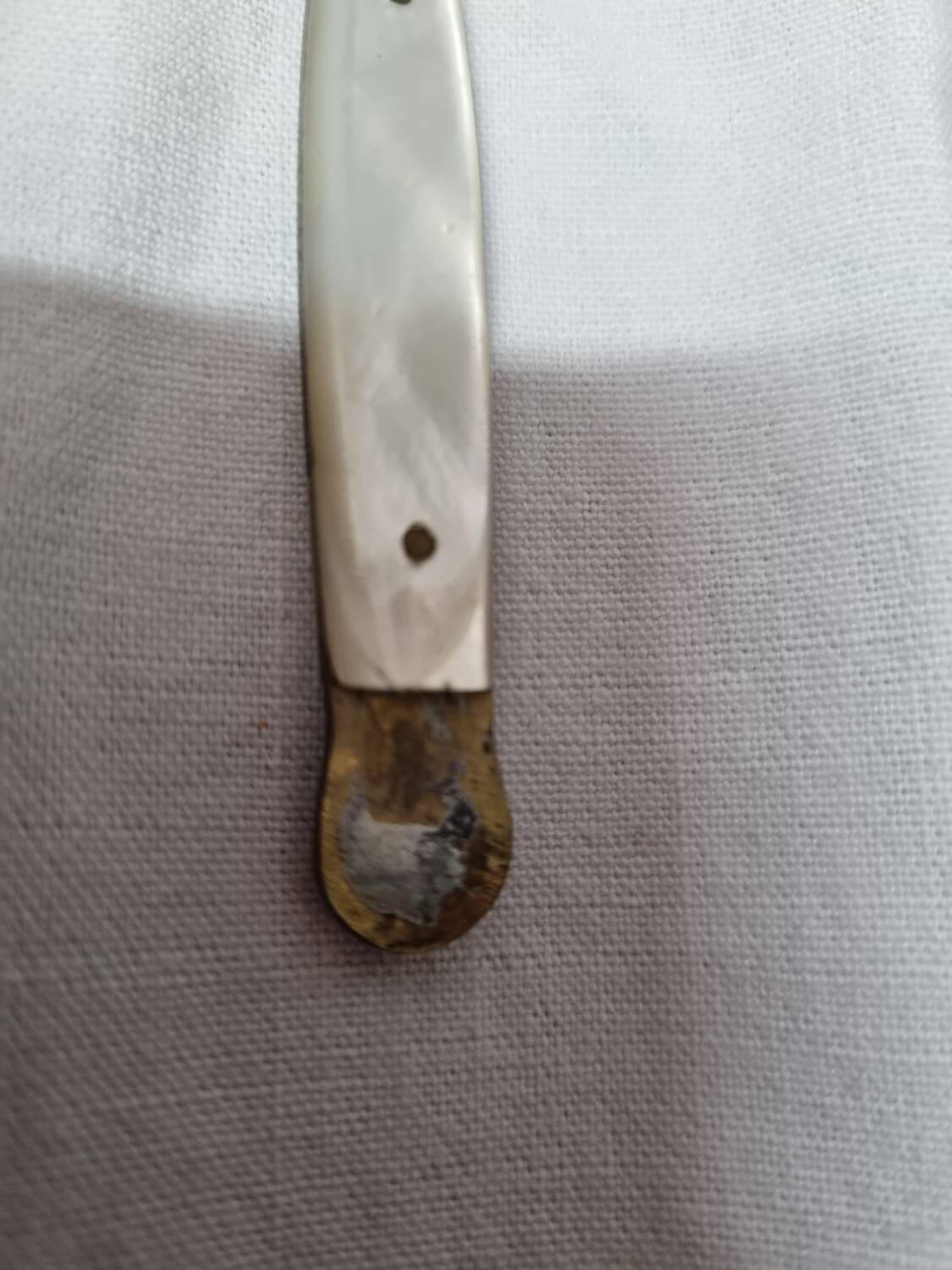 Cutlery for cheeses, desserts, mother-of-pearl & vermeil