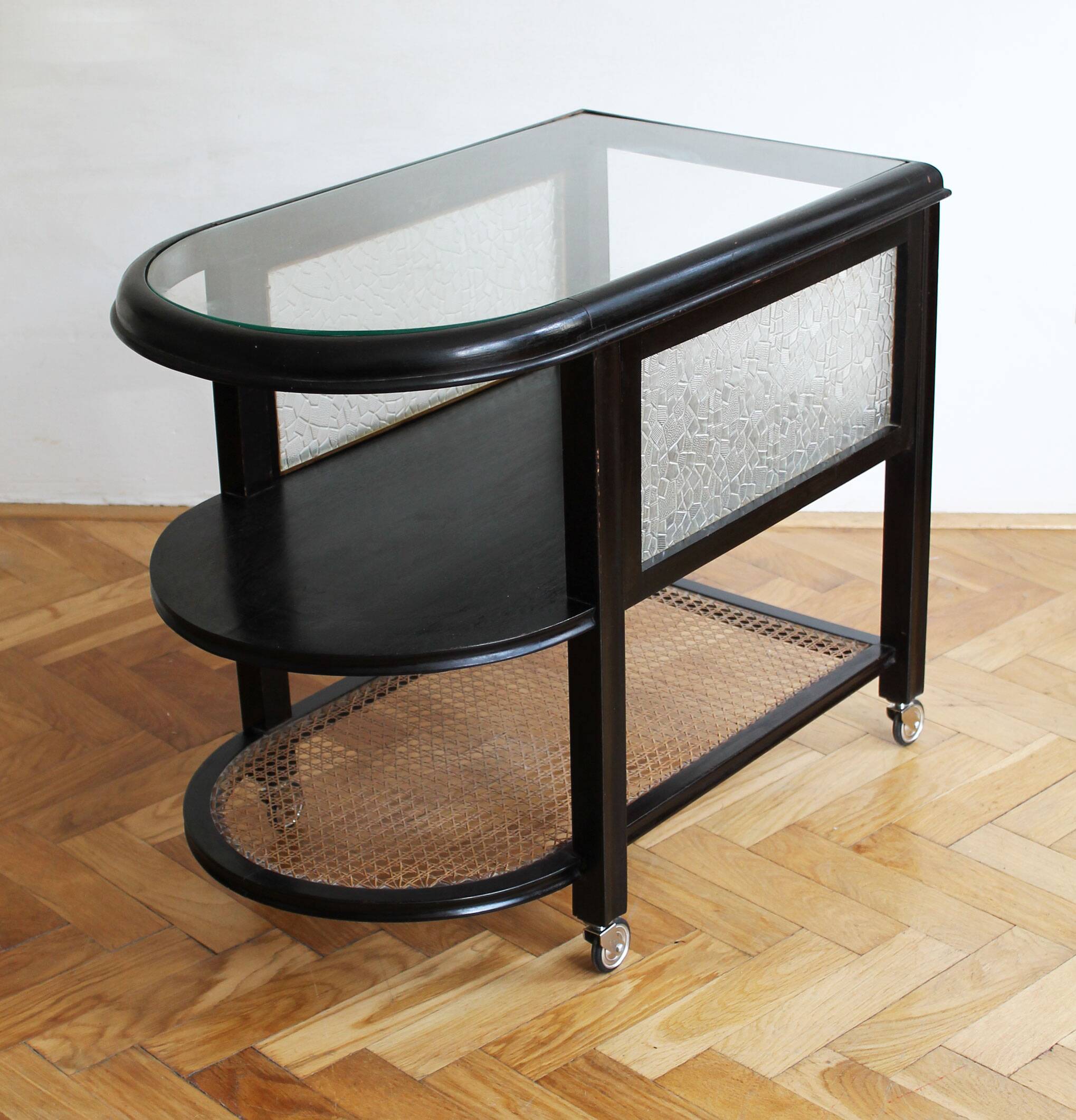 Armoire à boissons moderniste des années 1930