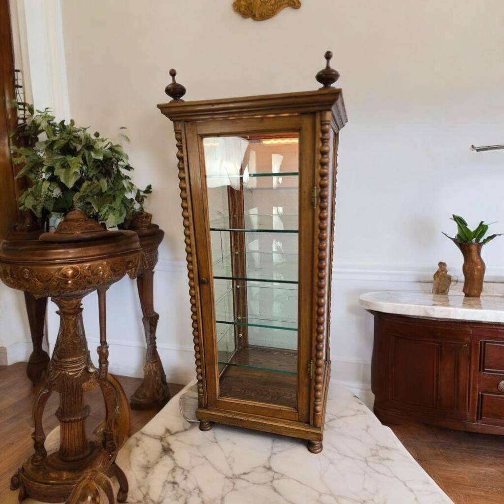 Vitrine vintage en bois avec accent de bobine : verre 4 côtés
