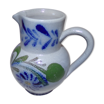 Pitcher in sandstone décor blue flowers