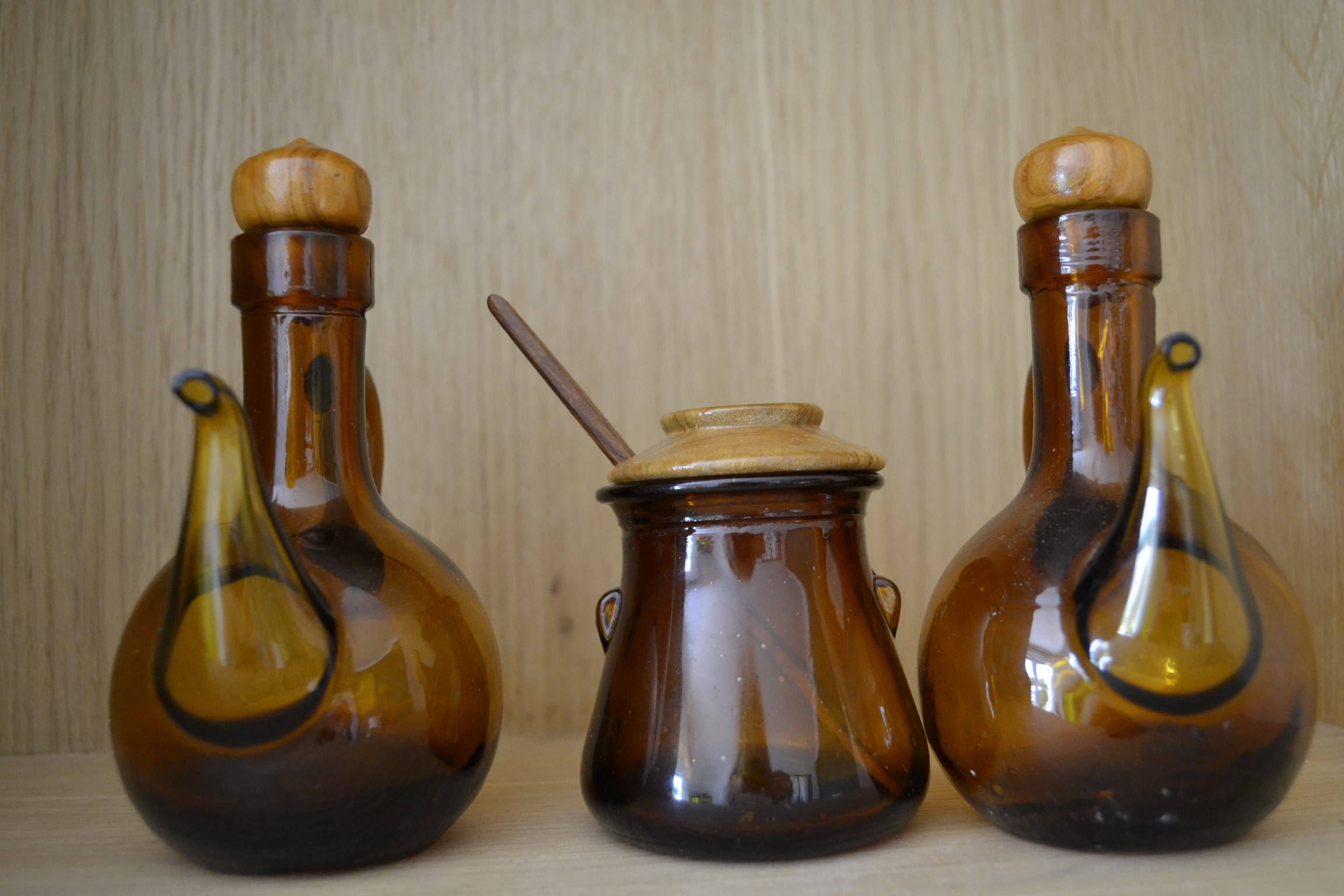 Oil, wine and moutardier smoked glass and wood