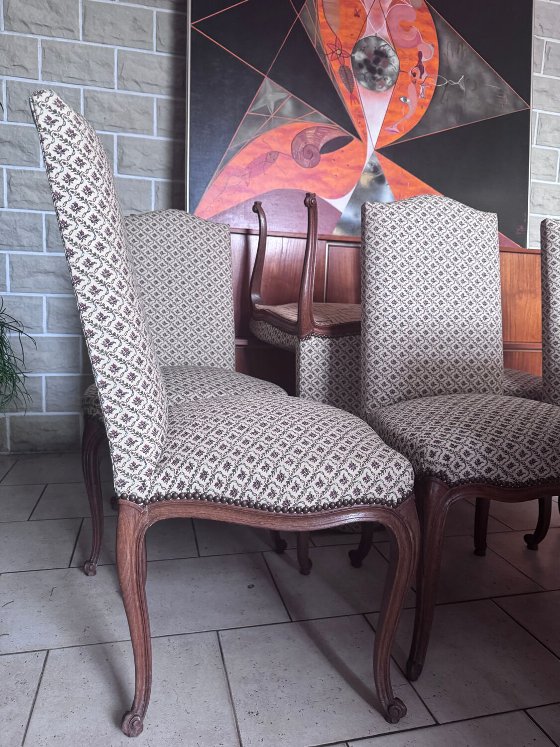 6 chaises Louis XV – tapisserie traditionnelle à ressorts – bois massi