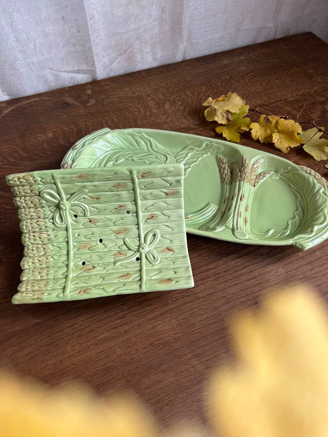 Barbotine asparagus dish and drainer